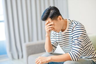 擺脫政治負能量的糾纏