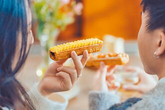 Smille推百香莓果蜜樂酥 好丘毛月亮貝果藏狂野滋味