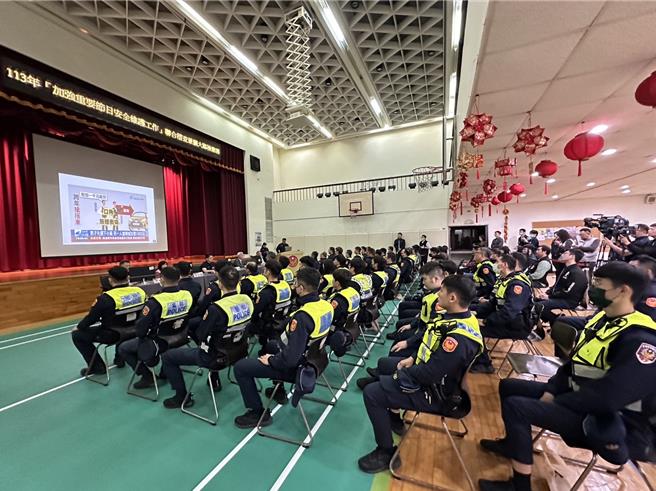 台北市长蒋万安至信义分局主持春安工作勤教。（翻摄照片／林郁平台北传真）