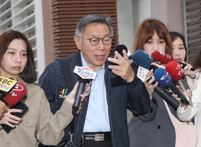 民眾党主席柯文哲2日前往立法院党团出席晨会。（姚志平摄）