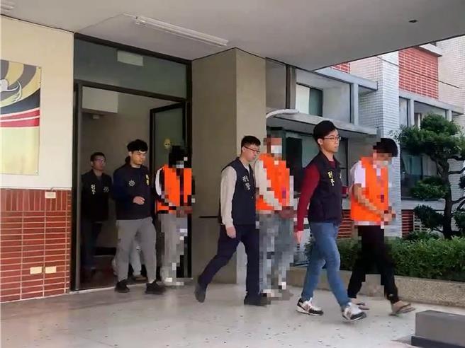 员林警分局日前逮捕8名涉案男子到案，讯后依杀人未遂、妨害秩序、伤害及毁损等罪嫌移送法办。（警方提供／孙英哲彰化传真）