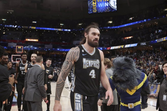 亞當斯被灰熊交易到了火箭。(美聯社資料照)