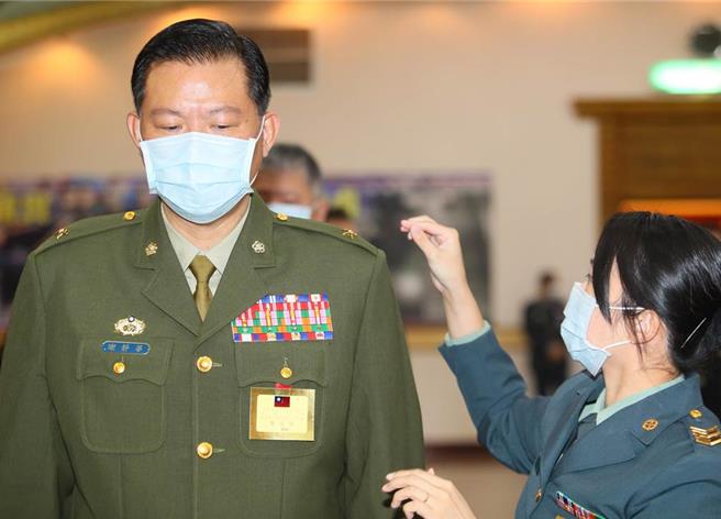 负责副总统赖清德维安工作的「万里」警卫室主任谢静华少将，因2020年度体测健走成绩不合格，负责体测的国安局特种勤务中心前上校卢永荣竟找下属上尉许正杰，窜改成绩为合格。（中时资料照）