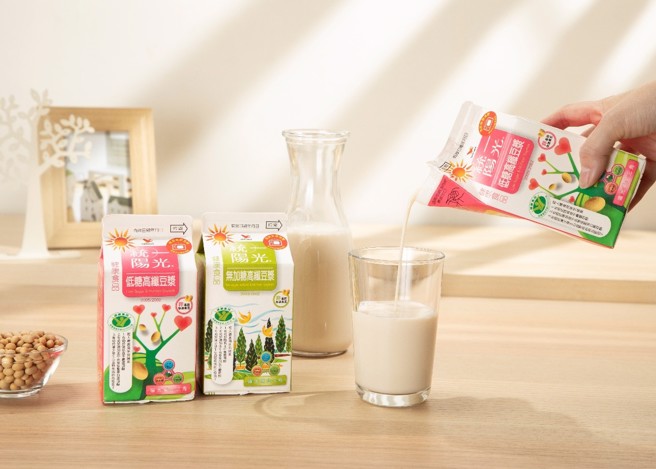 专业营养师及医师推荐这款，统一阳光高纤豆浆有优质的蛋白质及膳食纤维。（图/中时新闻 摄）