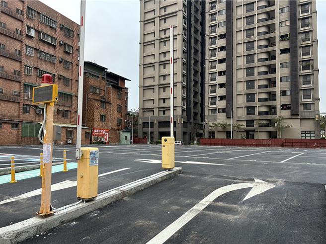 2024年2月2日新北市／三峡国光街新辟平面停车场，规画94格汽车停车位、36格机车停车位，将自2月5日起营运。（刘玮晴摄）