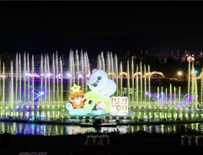 2024南投燈會聯手知名插畫「LAIMO馬來貘」與「爽爽貓」將在3日開鑼，1日晚間試燈。（南投縣政府提供／楊靜茹南投傳真）