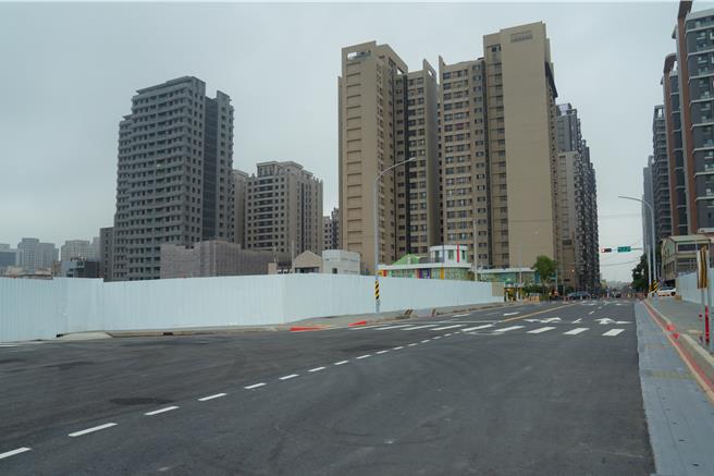 为改善关埔地区及竹科园区周边长期交通壅塞困境，慈济路及关新路延伸段提前完工，2日开放通车。（新竹市政府提供／王惠慧新竹传真）