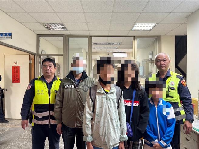 百里骑铁马探亲，小姐弟误上国道惊险画面全曝光。(警方提供)