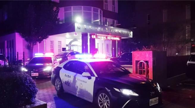 埔里警分局1日深夜春安工作首日，在汽車旅館停車場1輛發動的車上逮捕持有毒品情侶。（警方提供／楊靜茹南投傳真）