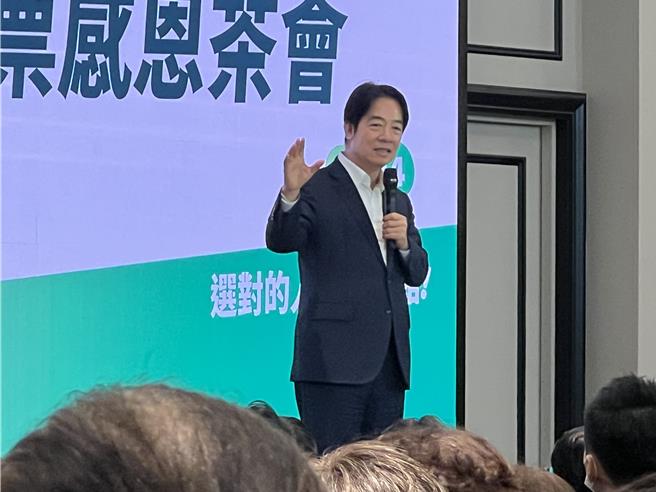 民进党主席、总统当选人赖清德2日到新竹市烟波大饭店参加谢票感恩餐会。（王惠慧摄）