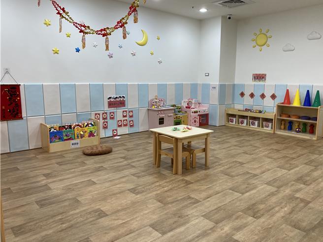 公设民营杨梅埔心托婴中心2日启用，空间宽敞舒适且拥有多项设施功能齐全。（蔡明亘摄）