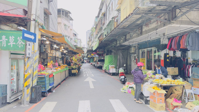 新店惠国市场周边巷弄内为传统市场。（图／吕健豪摄）