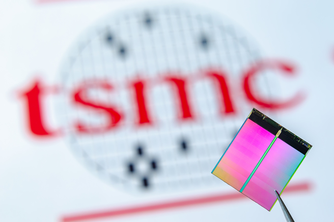 台積電和三星都將最先進晶片生產留在國內，主要原因是成本和勞動力的考量。（示意圖/達志影像/shutterstock）