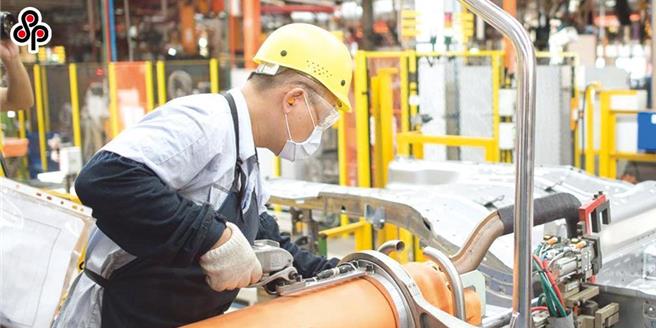 为协助3K传统产业改善工作环境及提升劳工健康安全劳动力，劳动部过去分别针对铸造业、表面处理业、印染业、橡胶业及塑胶制造业补助，今年则扩大适用至3K五级中的A＋至C级产业纳入辅导，估计全台约有7万多家厂商适用。（报系资料照）