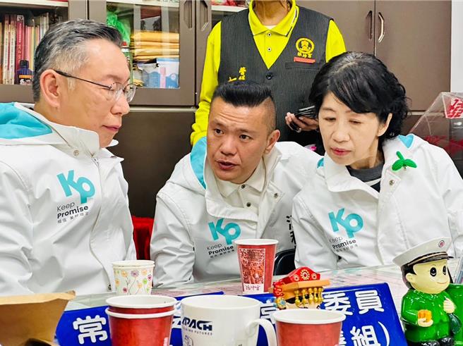 民眾党台中党部主委江和树（中）今天表示，将建议民眾党主席柯文哲（左）参选2026台中市长。（取自江和树脸书）