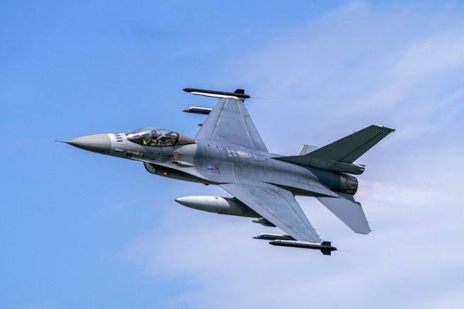 美國空軍1月31日證實，第8戰鬥機聯隊的一架F-16戰隼第四代戰鬥機在韓國西部城市群山附近墜入海中。（此照片為示意圖，非事故飛機：Shutterstock／達志）