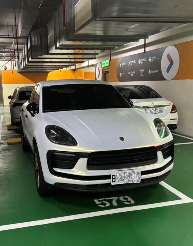 警方查扣现金2600万余元、保时捷1部、USDT2万3912颗、市值约74万元、保险箱、点钞机、相关手机、电脑及文件等赃证物。（图／林郁平翻摄）