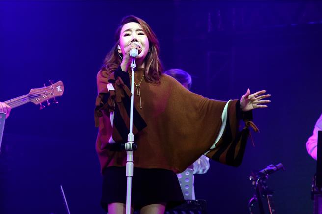辛曉琪2日在台北Legacy舉辦「療傷那天後」演唱會。（鄧博仁攝）