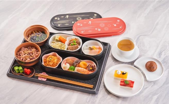 東京著名半世紀名店「燈燈庵」的懷石料理「慶雲」。（華航提供）