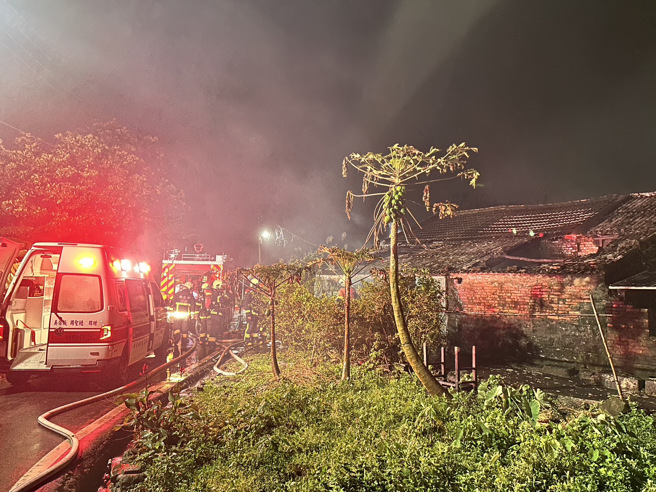 今2日晚间21时55分许，新北市金山三界坛路97巷发生一起火警。（翻摄画面）