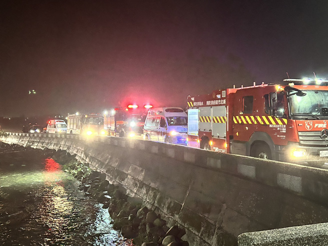 今2日晚间21时55分许，新北市金山三界坛路97巷发生一起火警。（翻摄画面）