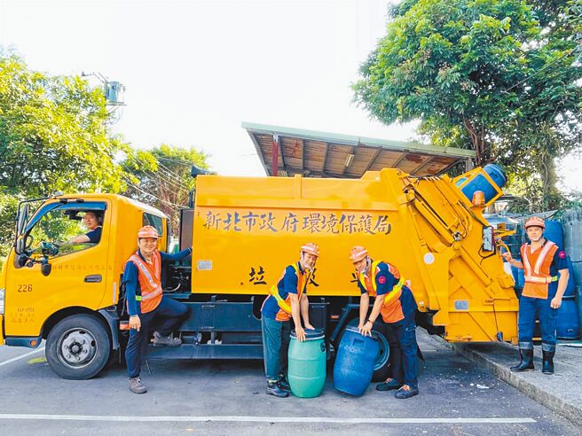 新北市今年招考890名储备清洁队员与驾驶，共有3293人报考清洁队员，录取率不到2成。（新北市环保局提供／陈慰慈新北传真）