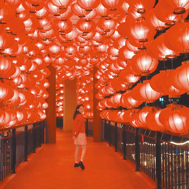 SKM Park Outlets高雄草衙走春景点－好运加成灯笼。（SKM Park Outlets提供）