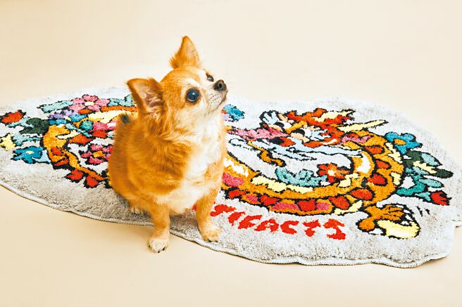 ARTIFACTS走龙毯造型地毯，2980元。（ARTIFACTS提供）