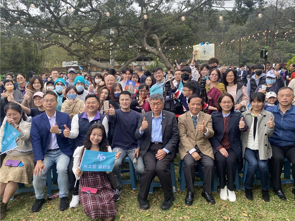 民眾黨3日下午在桃園楊梅舉行小草見面會，支持者湧入會場。（蔡明亘攝）