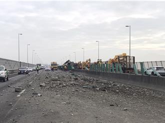 國道10號砂石車撞護欄 東西向回堵