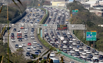 初四北返車潮湧現 國道3路段估「午後塞到凌晨」