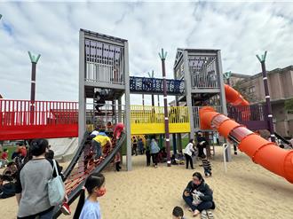 黃偉哲化身列車長 開箱台南仁德特色遊戲場