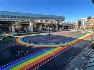 基隆成功國小斥資3億 打造最美「彩虹跑道」成打卡新亮點