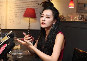 王思佳「假包爭議」稱問心無愧 動念打小人自嘲：要包整間廟