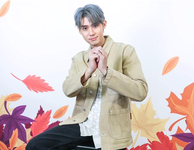 李玉璽跟粉絲們拜早年。（粘耿豪攝）