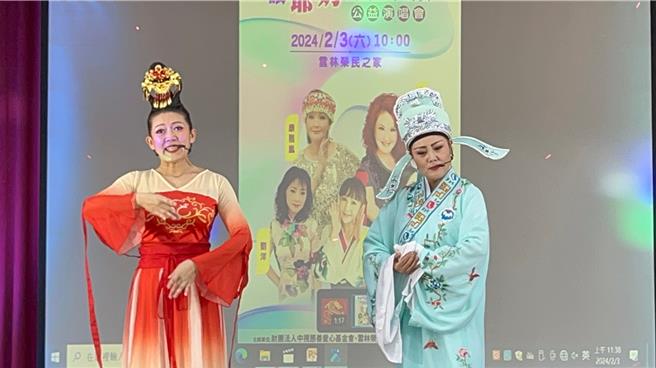 孙贺、刘洋的「梁祝对唱」更是将气氛嗨到最高点，时光冻结在每个长辈最美的回忆中。（周丽兰摄）
