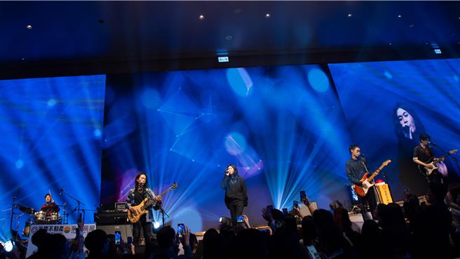 麋先生2日为尾牙献唱。（宽宽整合行销提供）