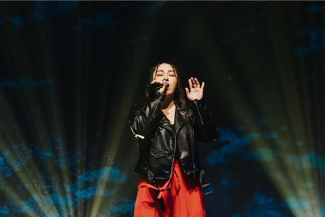 许莉洁2日为尾牙献唱。（宽宽整合行销提供）