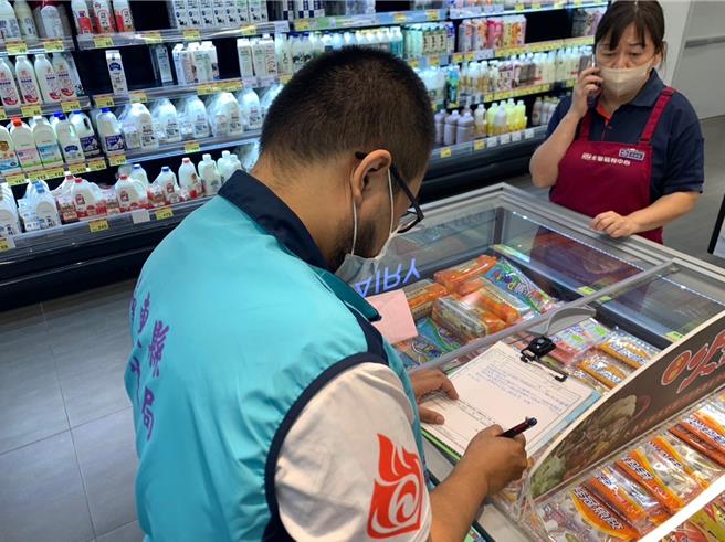 因應國產豬肉檢出瘦肉精，台東衛生局今天稽查7家相關通路。（台東縣政府提供／蔡旻妤台東傳真）