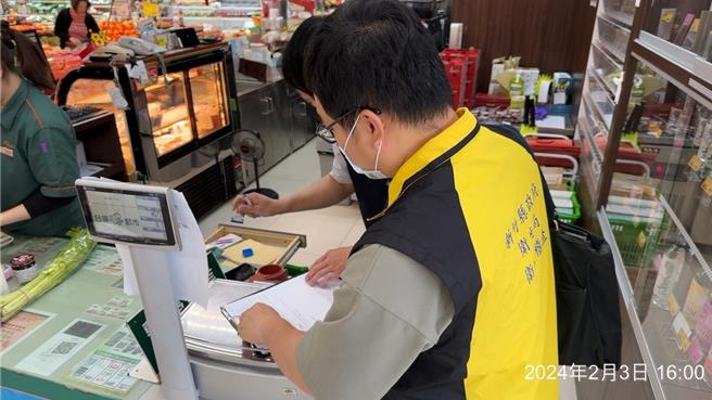 新竹縣衛生局3日接獲通知，稽查1家店家確認販售架上及庫存均無該批有瘦肉精的肉品。（新竹縣政府提供／羅浚濱新竹傳真）