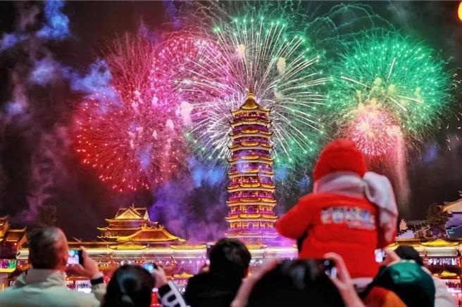 旺旺杯「春节七天乐」首奖4.4万元。图为歷年得奖作品。（主办单位提供）