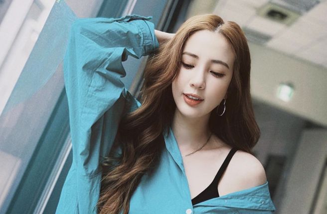 爱雅发文要「茶类」离她远一点。(图／爱雅 IG)