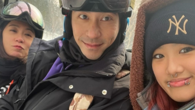 梧桐妹穿了新的唇环。（图／翻摄IG @angelsun619）