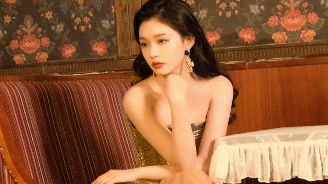 林允尝试许多不同风格穿搭。（图／翻摄自林允微博）