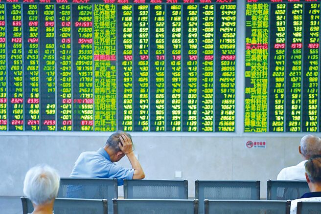 进入2024年，陆股跌势未止，深成指光是1月的下跌幅度，就超过2023年全年13.54％跌幅。图／中新社