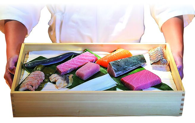 〈鮨荻〉标榜所用海鲜食材，95％来自「东京的厨房」丰洲市场。图／姚舜