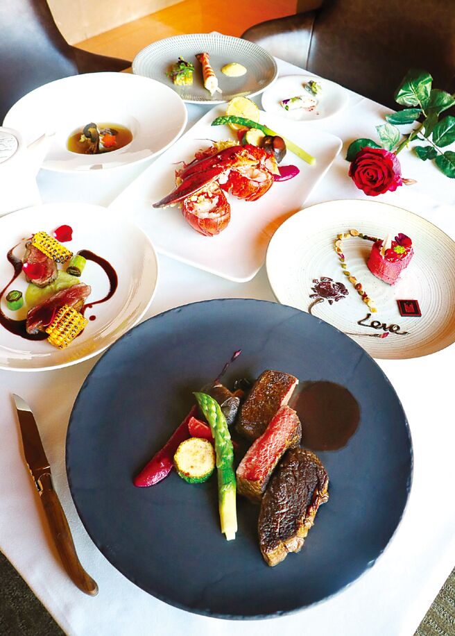 极炙牛排馆情人节双人海陆飨宴。图／台中日月千禧酒店提供