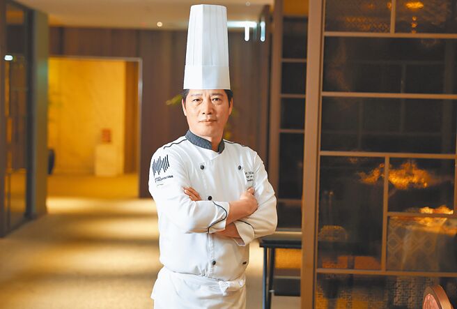 楊德興主廚擁有超過30年的料理經驗，目前是JR東日本大飯店台北館內中餐廳「凱華樓」的主廚。（陳俊吉攝）