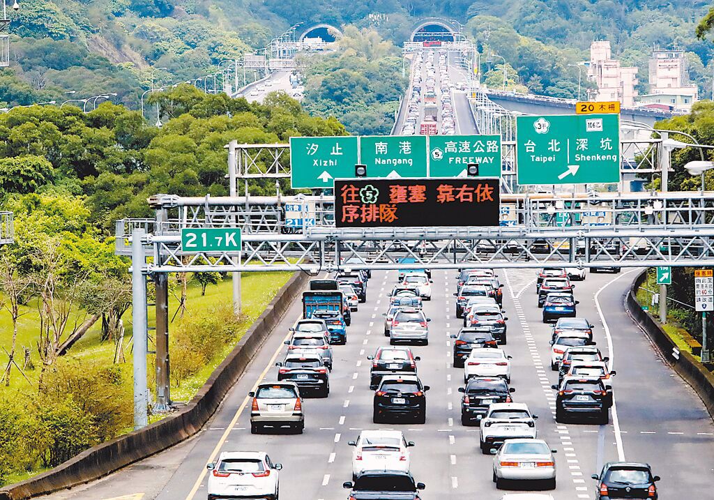 春節7天連假將至，高速公路局25日預估，將有大量遊客前往宜花東地區，呼籲用路人避開尖峰時段。（本報資料照片）
