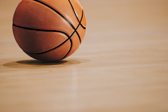 籃球滾一滾「變怪怪的」他神預判轉身急逃 下秒就爆了